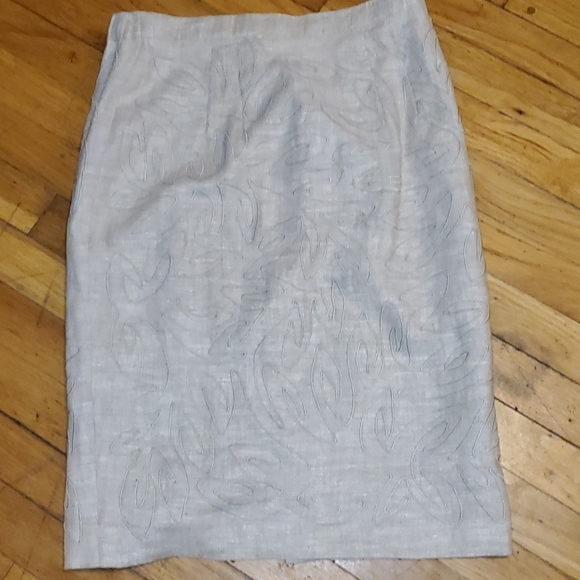 Carmen Marc Valvo Dresses & Skirts - Perfect Carmen Marc Valvo pencil skirt sz 6